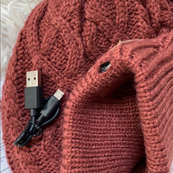 🎉HP🎉 Tenergy Smart Bluetooth Beanie 💗 Rust - Picture 6 of 16